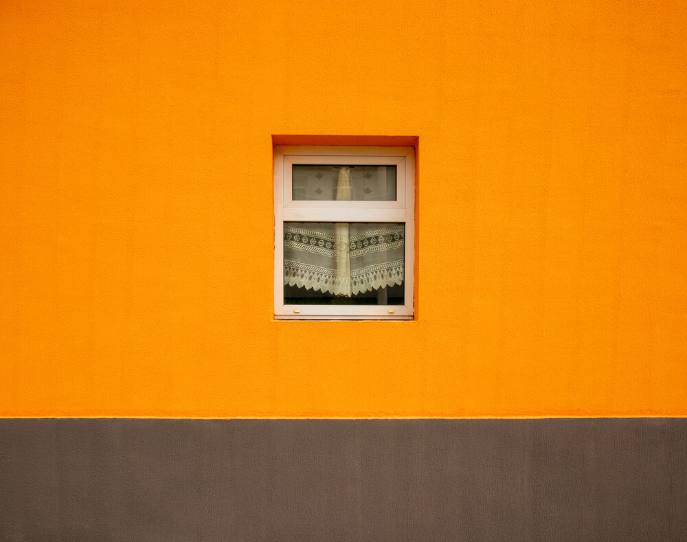 Oranžová fasáda domu Bratislava